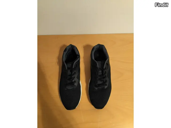 Myydään Juoksukengät cooper