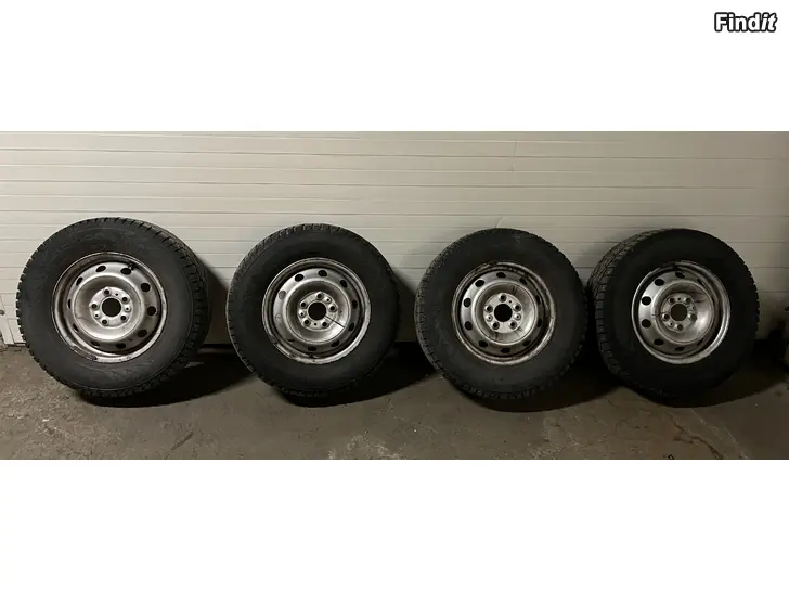 Myydään Nokian Hakkapeliitta C3 215/70 R15C nastat + 5x118 vanteet, 78 mm