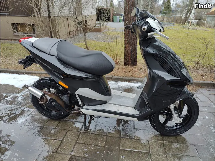 Myydään Piaggio nrg 2011 skootteri