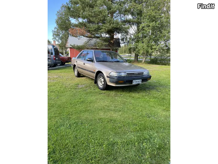 Säljes toyota carina II 1,6 1989