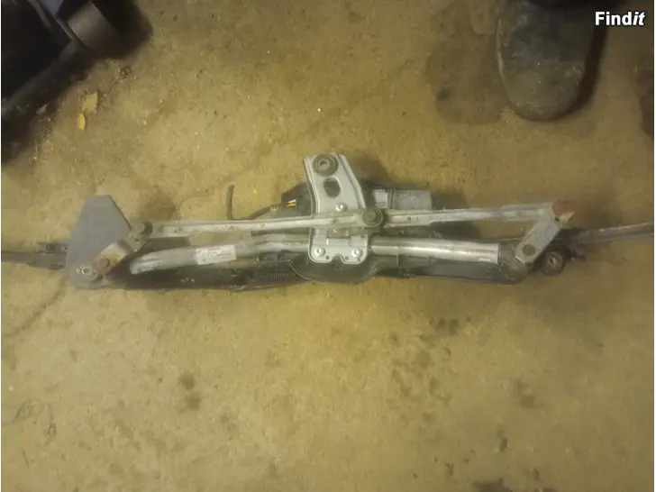 Myydään Opel Astra 2010 tuulilasin pyyhkimen koneisto 13271686