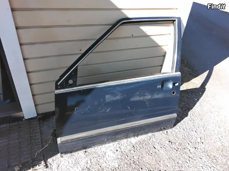 Myydään Volvo 745 vasen etuovi