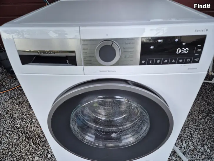 Säljes 2 år gammal Bosch 10 kg tvättmaskin