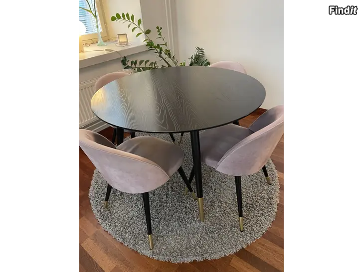 Säljes Matbord och stolar