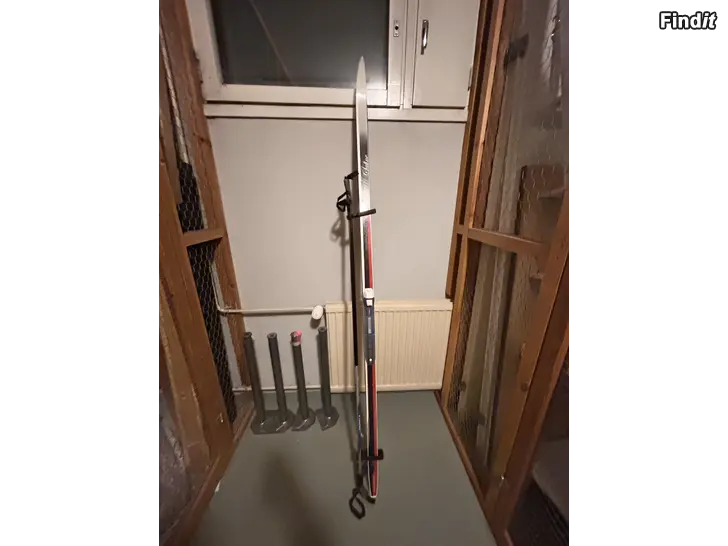 Säljes skidor - sukset