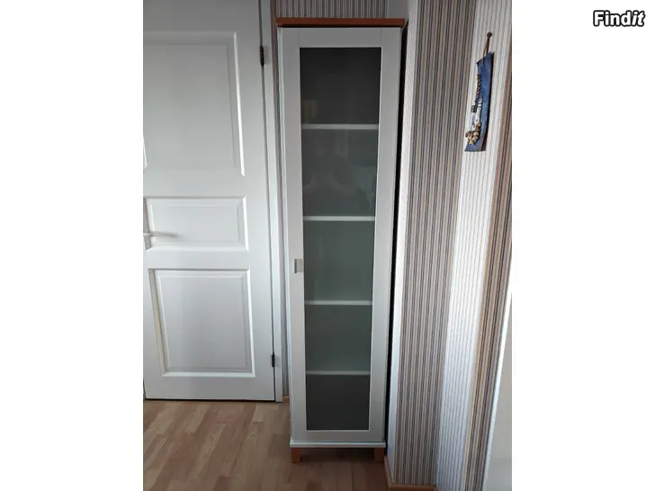 Myydään Vitrinskåp