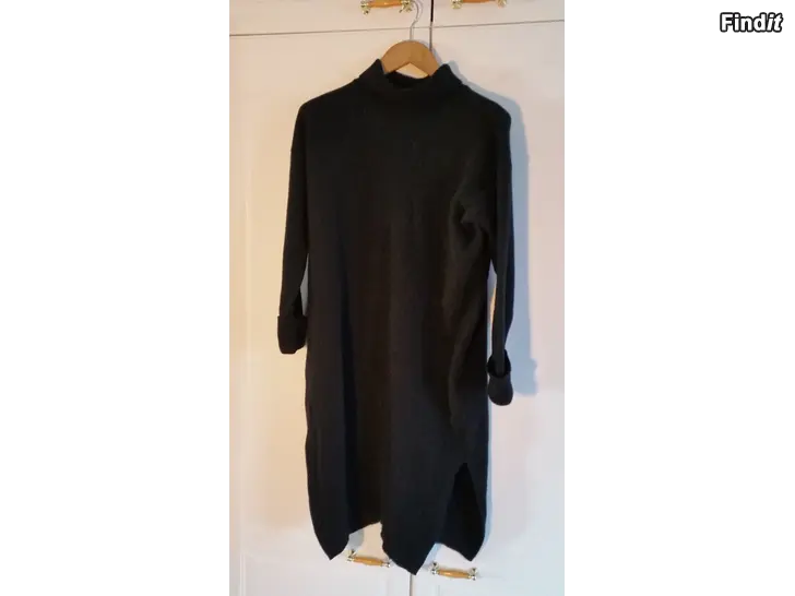 Myydään Cut Pret musta villamekko M -hinta 15e
