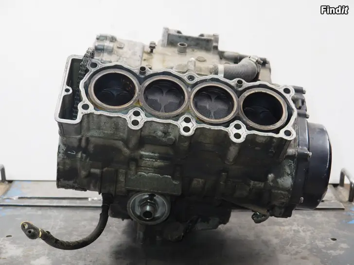Myydään Kawasaki ZXR 400 89-03 moottori alakerta 140015297 cylinder 110051660 piston 130011333