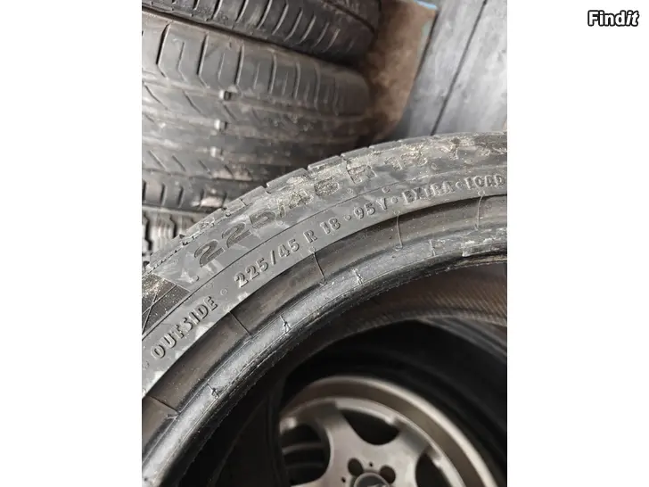 Myydään 225/45 R18