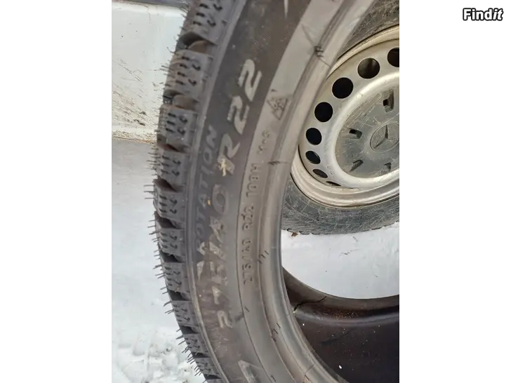 Säljes 1st/1kpl Pirelli  ice Zero