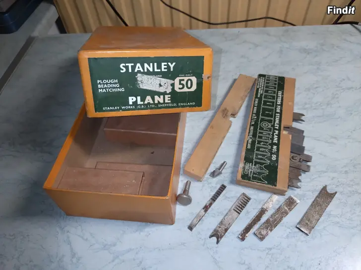 Säljes Stanley old school box med skär osv