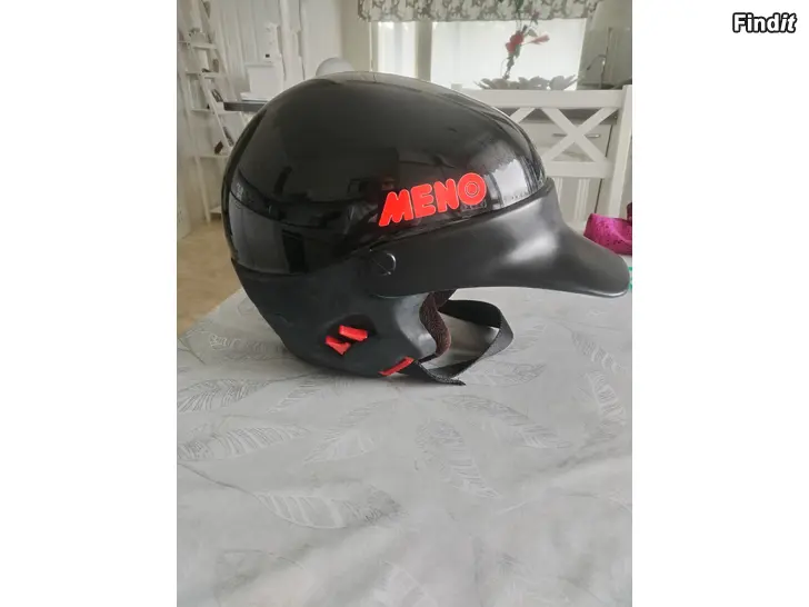 Myydään Kemiran valmistama kypärä