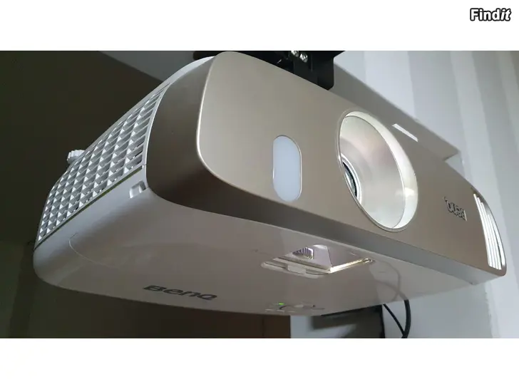 Myydään BenQ W2000 kotiteatteriprojektori Full HD