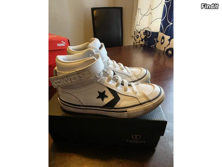 Säljes Converse skor st 30