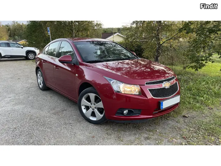 Säljes Fin Chevrolet Cruze LT 1.8 Bensin Automat + Vinterdäck ++ LÅGMILARE