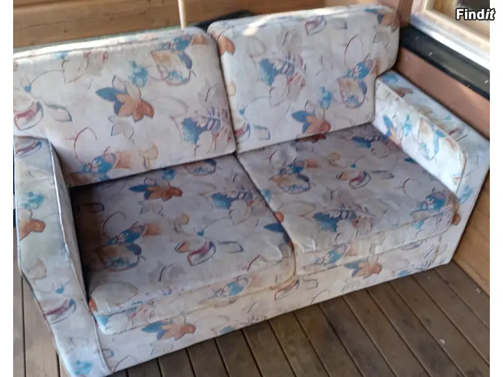 Myydään Myydään 2 vuodesohvaa