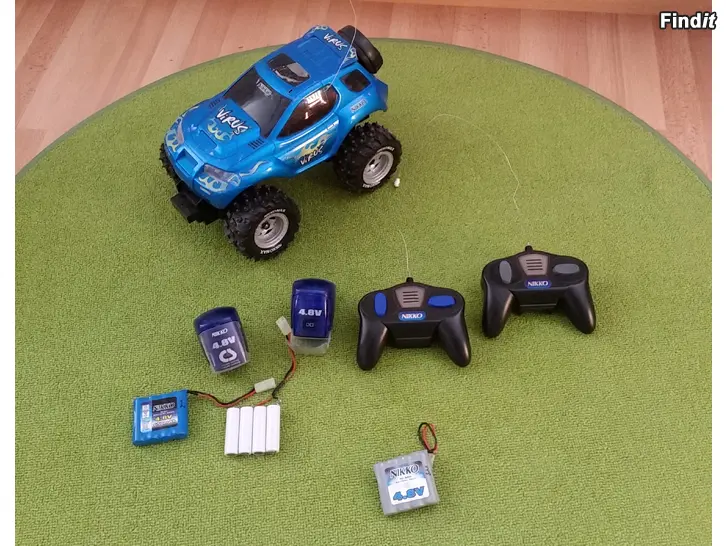 Myydään Nikko Virus radio-ohjattava auto sininen pituus noin 30cm -hinta 18e