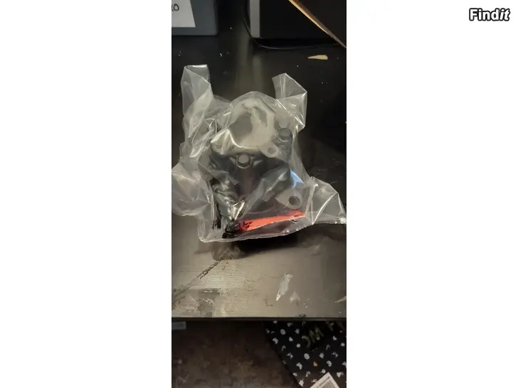 Myydään Ohjaustehostimen pumppu