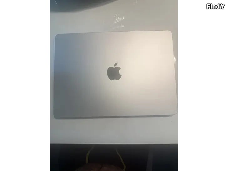 Myydään Apple MacBook Air 13 M2. Uutta vastaava Akku 100