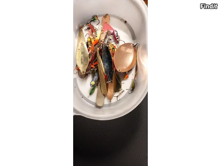 Myydään uistimet 60