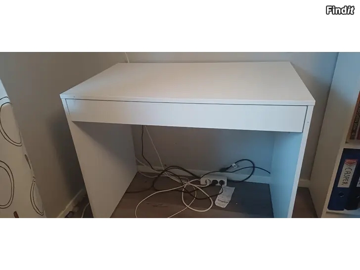 Säljes Litet arbetsbord med låda