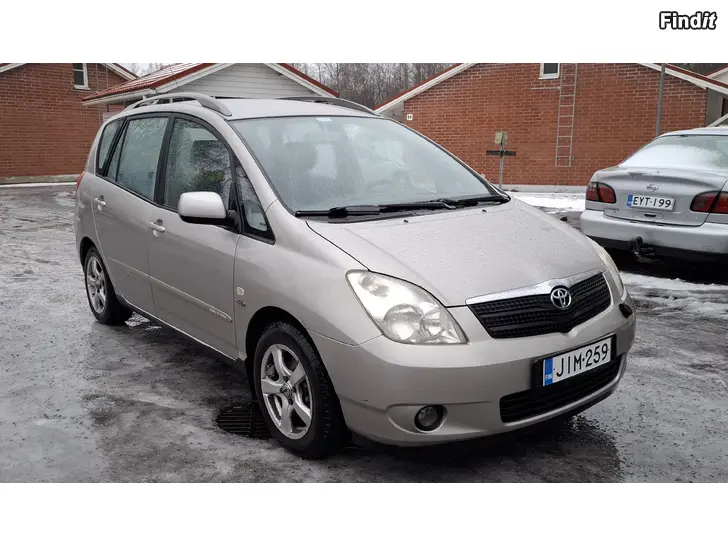 Myydään Toyota Corolla verso 2003vm 2.0 diesel