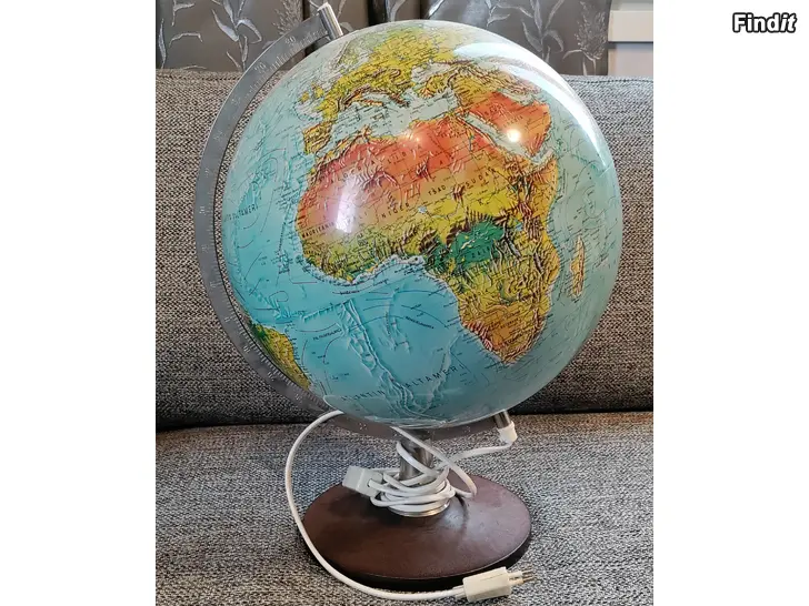 Myydään Vanha karttapallo valolla
