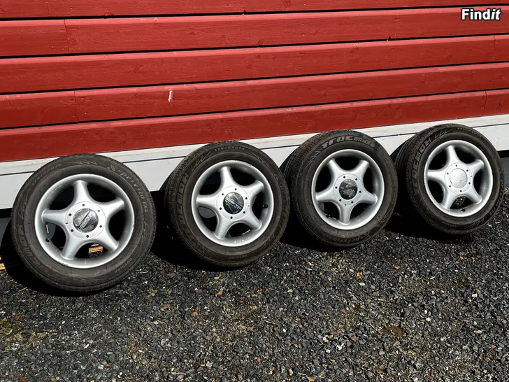 Säljes VW Vento sommardäck och fälgar