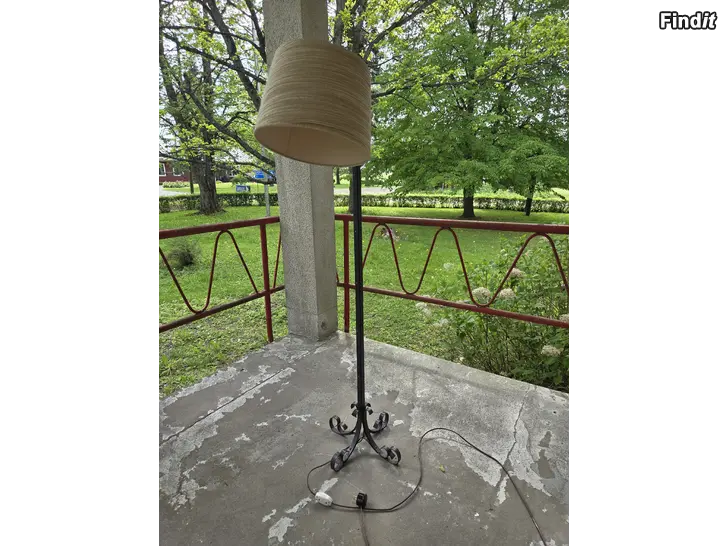 Säljes Gammal Golvlampa
