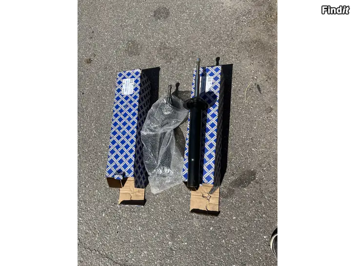 Säljes BMW E39 V8 uudet etuiskarit