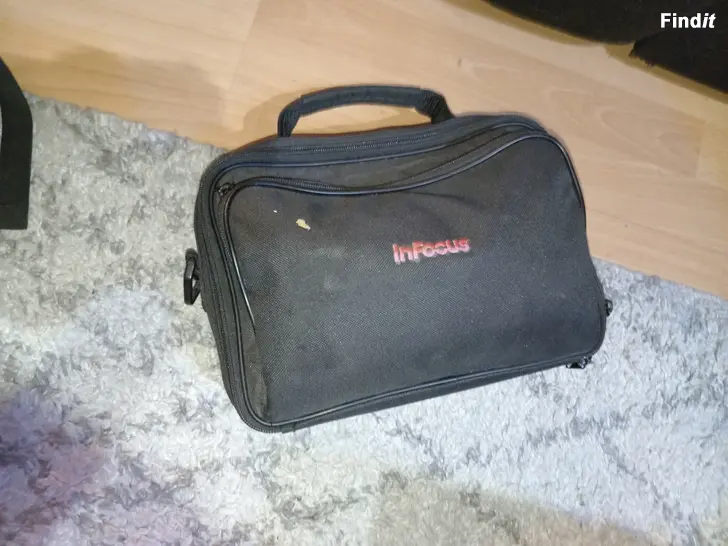 Myydään Videotykki