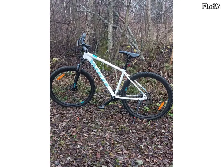 Myydään White 27.5 maastopyörä. Hyvä