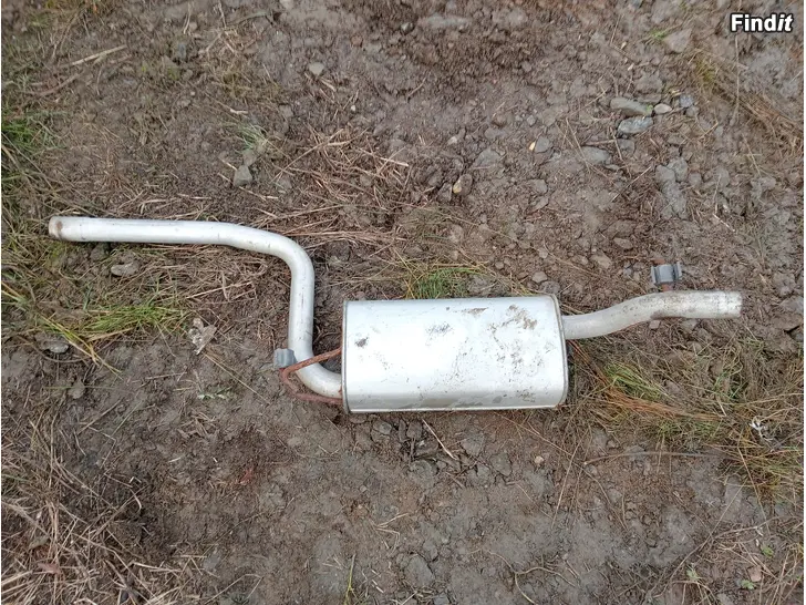 Myydään Ford Focus 1,6 2002 pakoputken keskiosa