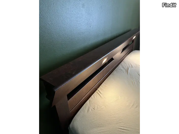 Myydään Sängynpääty
