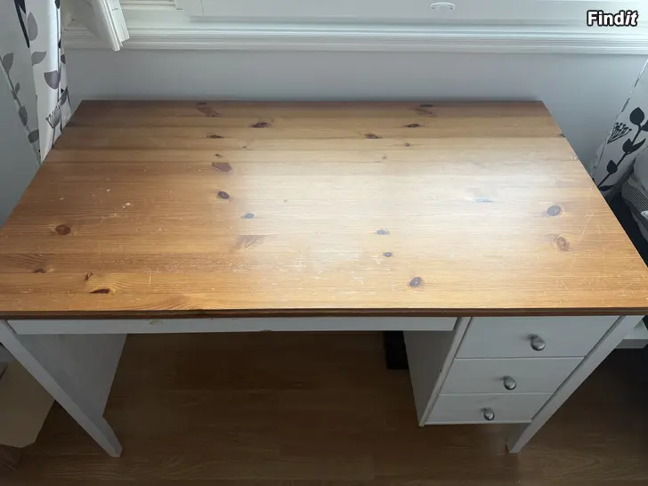 Myydään Laulumaa skrivbord