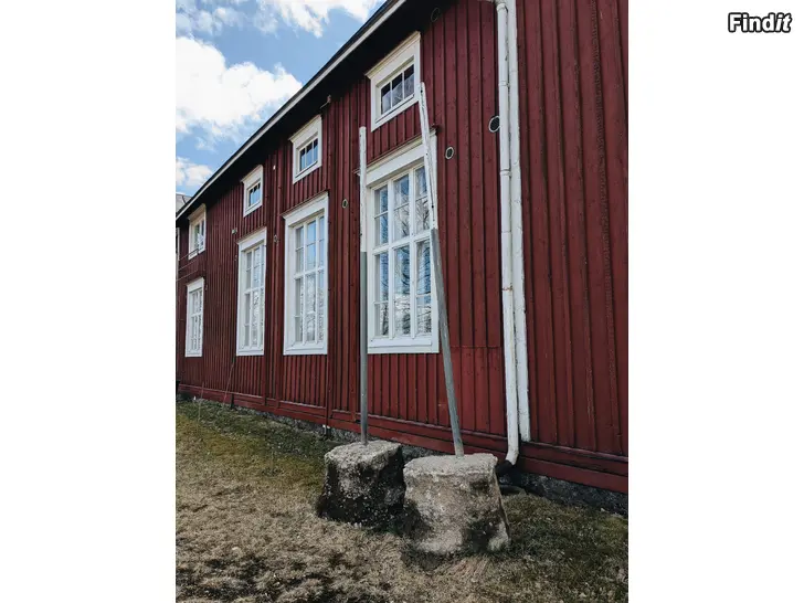 Säljes Betongfundament med metallrör