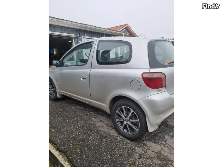 Myydään Toyota yaris 1.0 2000