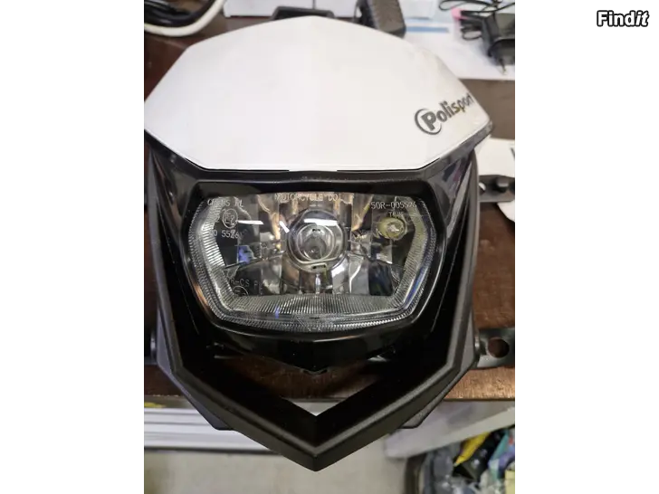 Säljes Polisport framlampa