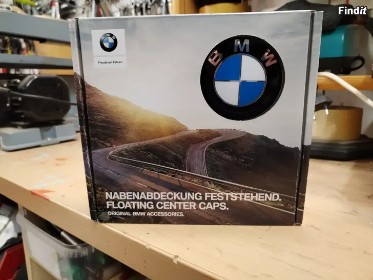 Myydään BMW kelluvat keskimerkit vanteisiin  KATSO