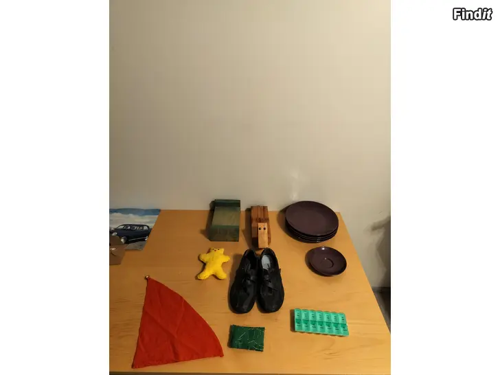 Myydään Tonttuhattu sievikengät lautaset matceramica