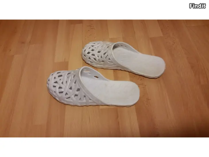 Säljes rantasandaalit valkoiset koko 41 2e