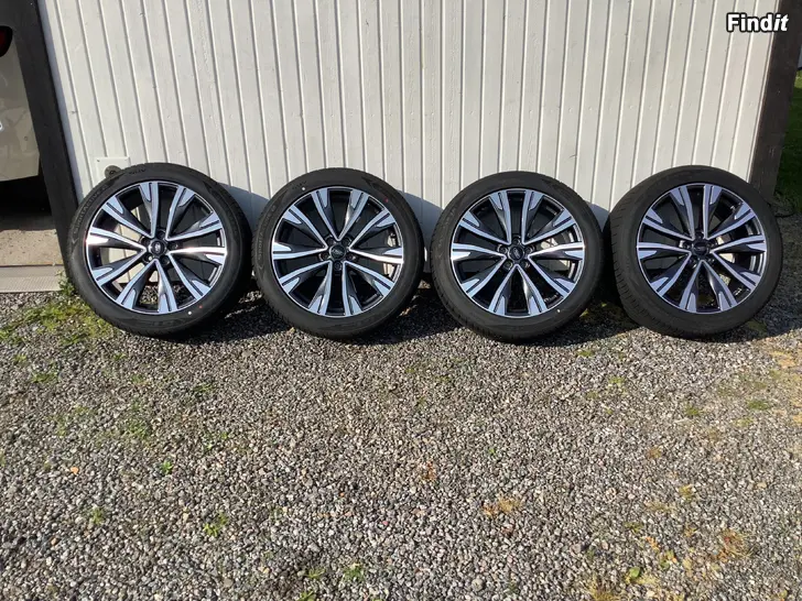 Myydään Ford Kuga 20 uudenveroinen kesärengssarja