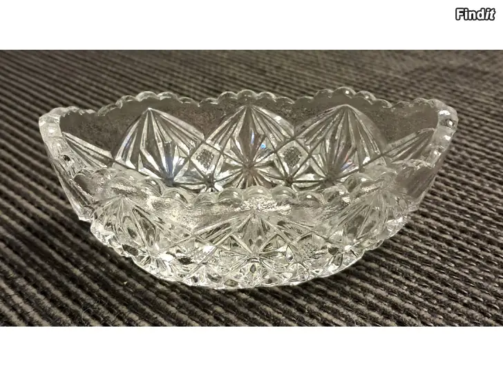 Myydään Pieni lasikulho 2 kpl