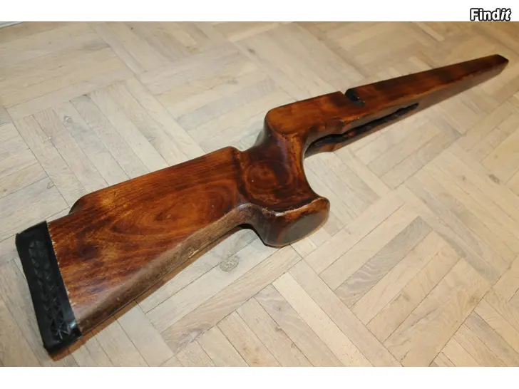 Myydään Vanha tukki kivääri puinen ase somiste äijäluola militaria