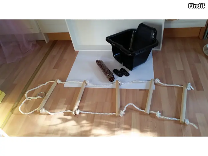 Säljes Lasten köysitikkaat ja Plasto vauvakeinu musta 12e
