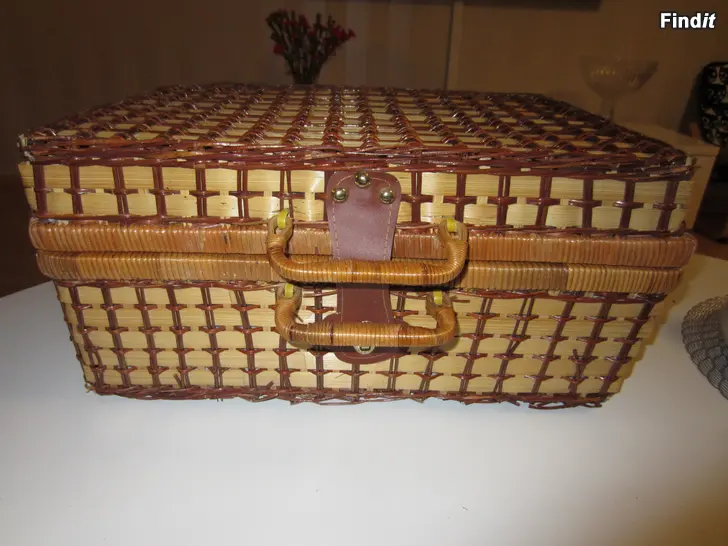 Myydään Piknik kori ei astioita