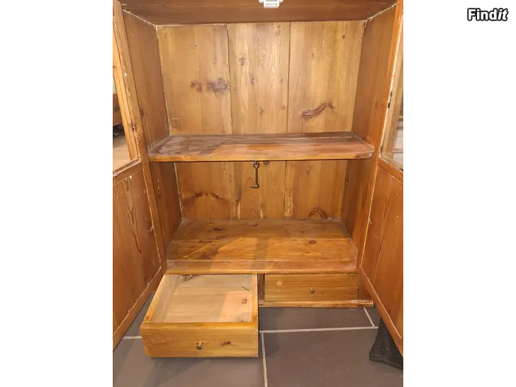Myydään Vanha puinen keittiökaappi