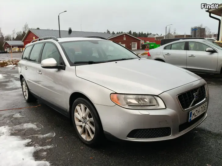 Myydään Myydään Volvo V70 2.5 T -09