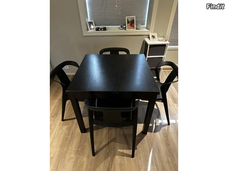 Säljes Bord + 4 stolar