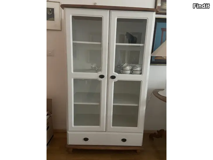 Myydään Vitriinikaappi